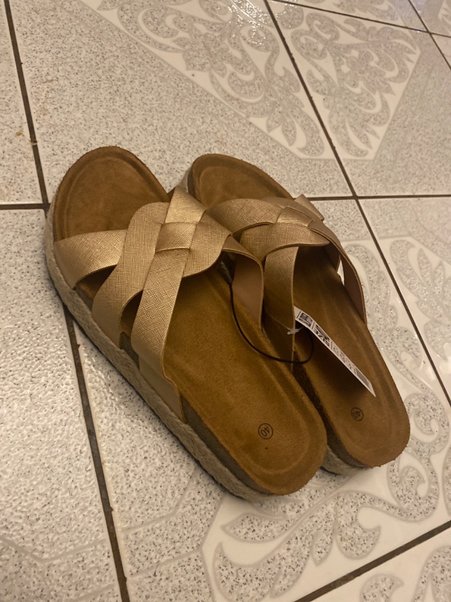 Sandales à brides croisées image 3 - Biyachara