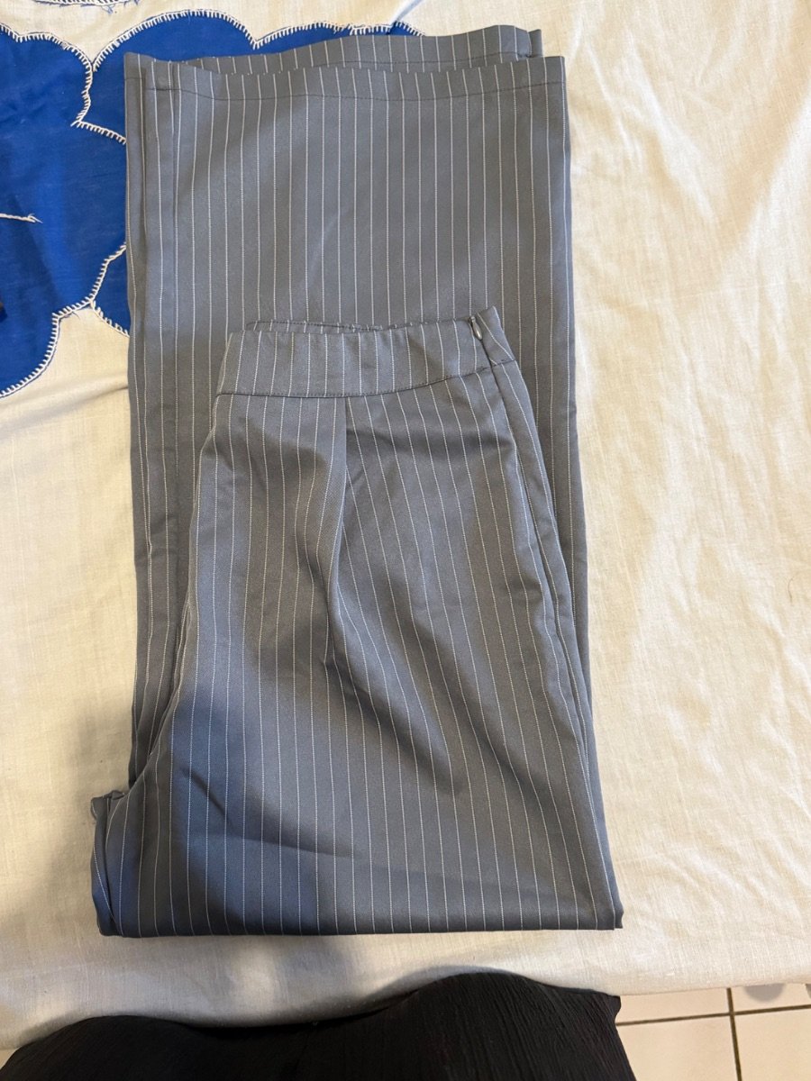 Pantalon gris image 1 - Biyachara