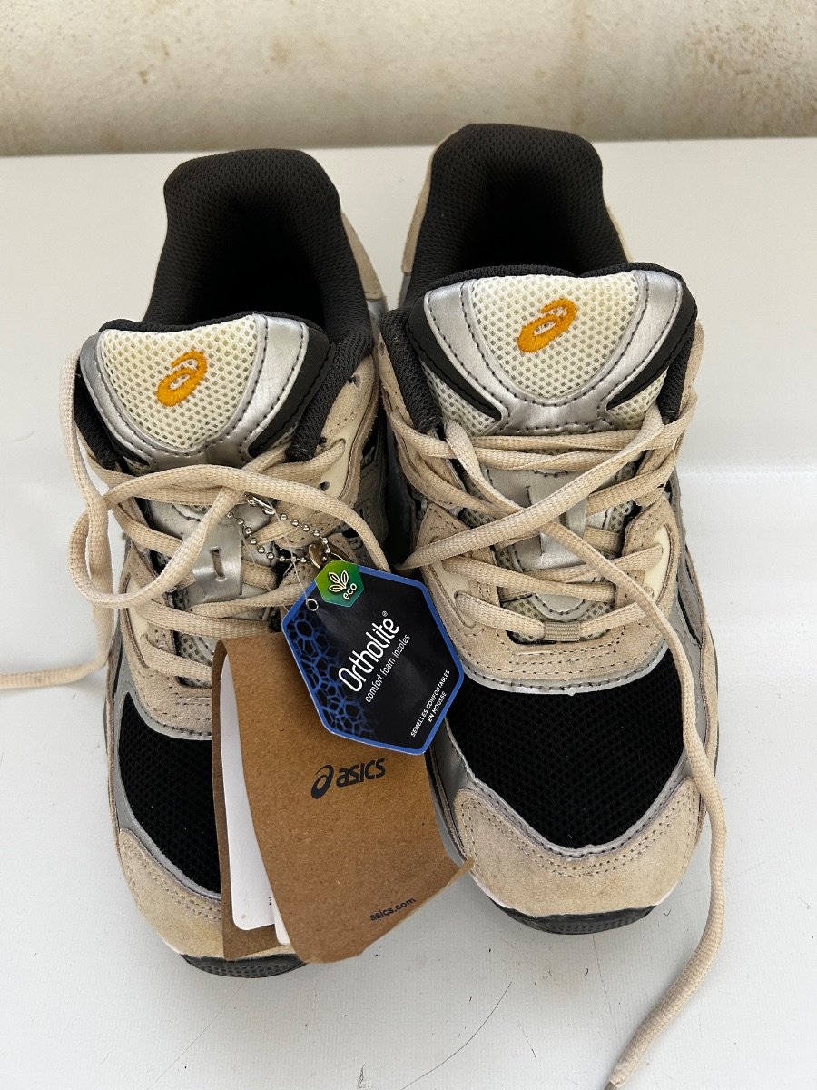 Asics image 1 - Biyachara